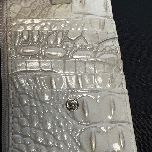 PRE-OWNED Iridescent White "Milk Melbourne" Credit Card Wallet - Picture 4 of 10
